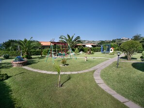 Children’s area - Luxus-Drei-Zimmer-Wohnungen mit großem Garten by Interhome (Capo Vaticano)