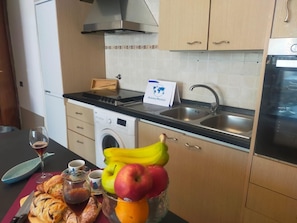 Fridge, microwave, oven, cookware/dishes/utensils - La Terrazza del Sole by Holiday World by Interhome (Ardea)