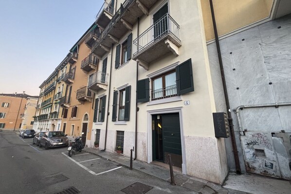 Exterior - Downtown Riverside - Verona Journeys (Verona)