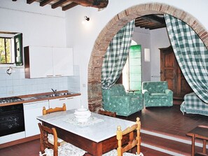Fridge, oven, dishwasher, cookware/dishes/utensils - Grünes Haus by Interhome (Arezzo)