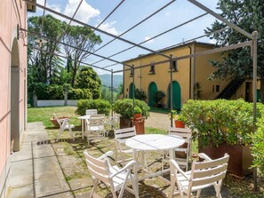 Outdoor dining - 'Casa Rossa' mit Pool by Interhome (Arezzo)