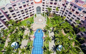 Pool - Spring Break Deal Pueblo Bonito Rose
Junior Suites right on Medano Beach (Cabo San Lucas)