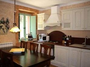 Fridge, oven, dishwasher, cookware/dishes/utensils - Casa Sacciofa in Monte Rinaldo by Interhome (Montelparo)