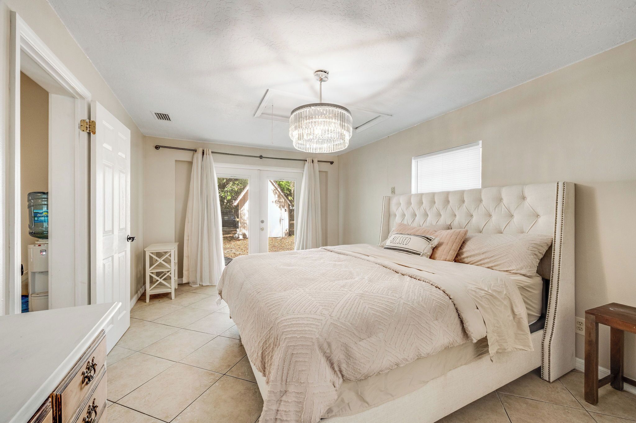 5 bedrooms, iron/ironing board, travel crib, free WiFi