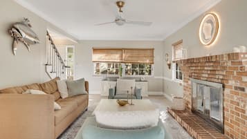 Smart TV, chimenea y videojuegos