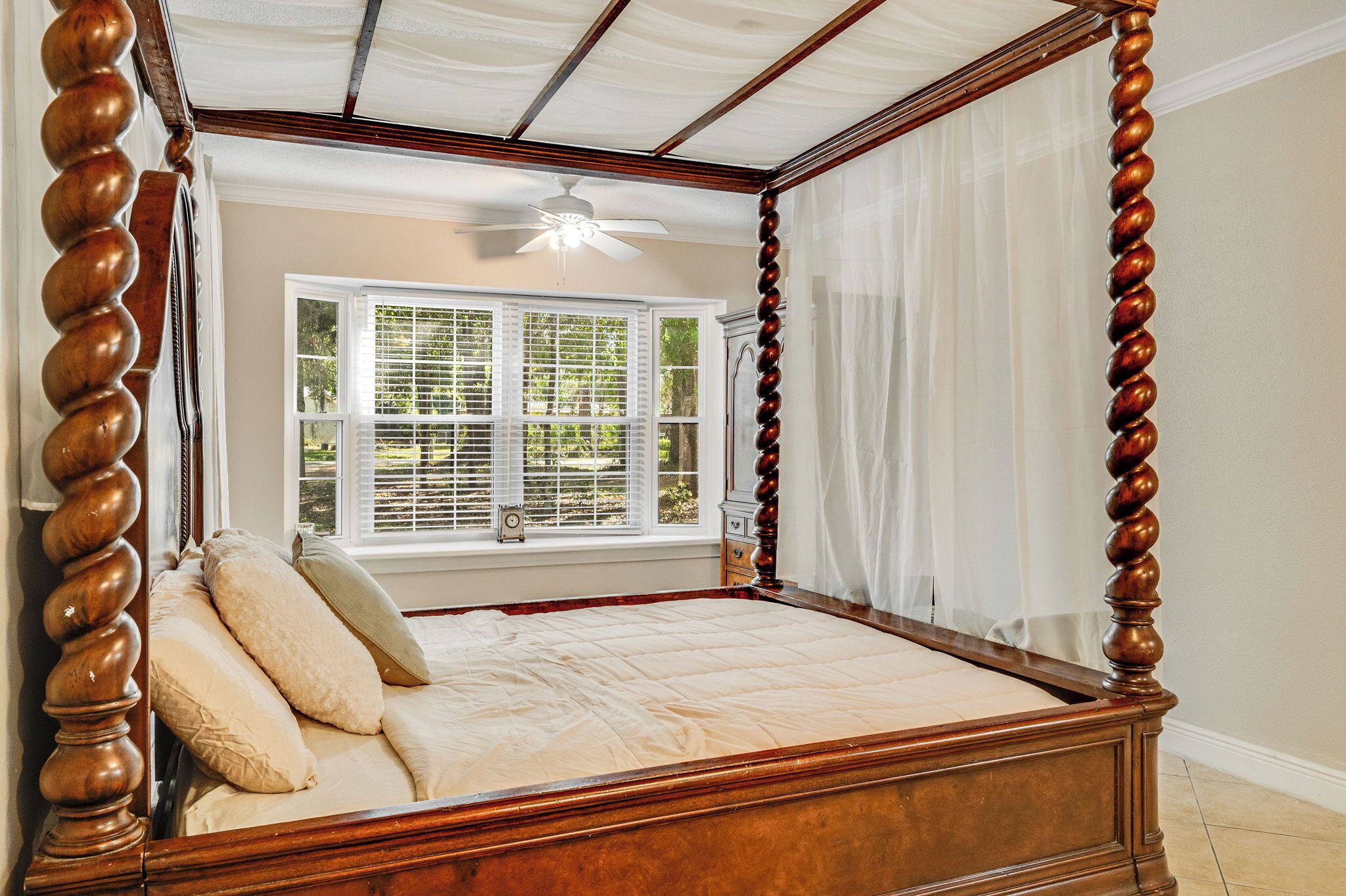 6 bedrooms, iron/ironing board, travel crib, free WiFi
