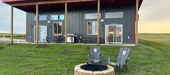 Sleeps Up to 12! Lakefront Stay on Dry Lake, ND: Dawson & Napoleon Cottage