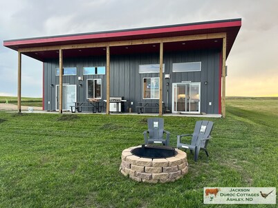 Sleeps Up to 12! Lakefront Stay on Dry Lake, ND: Dawson & Napoleon Cottage