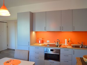 Fridge, microwave, oven, cookware/dishes/utensils - 'Orange by Interhome (Salo')