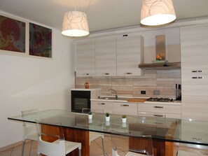 Fridge, microwave, oven, dishwasher - Solferino' Wohnung mit Terrasse by Interhome (Desenzano)
