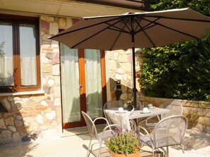 Outdoor dining - Studio 'Novecento' mit eigener Terrasse by Interhome (Desenzano)