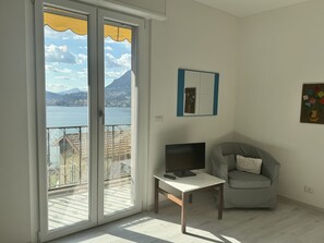 TV - Breva e Tivan von Holiday World by Interhome (Nesso)