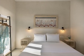 1 bedroom, iron/ironing board, free WiFi, bed sheets - One bdr Apartment for 4-sea View-hot Tub-parking (Pyrgos)