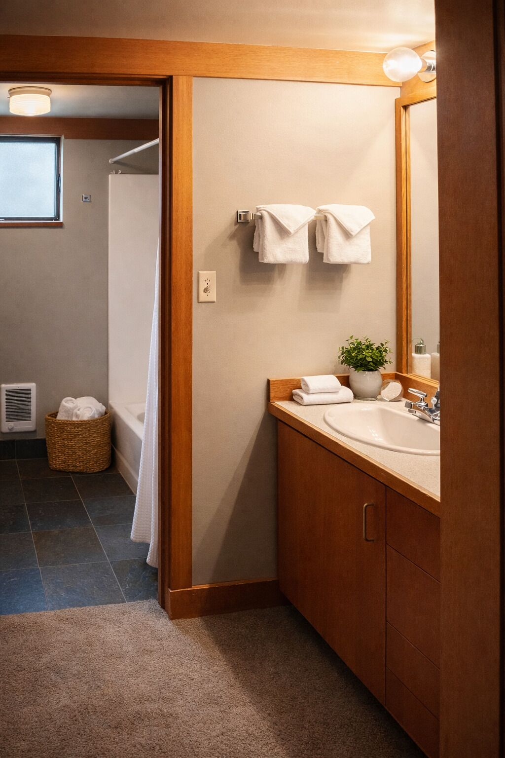 Sèche-cheveux, serviettes fournies