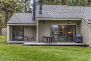 Exterior - Black Butte Ranch Lodge Room 030 (Black Butte Ranch)