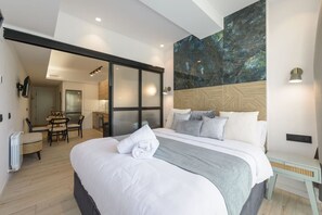 1 Schlafzimmer, Schreibtisch, Bügeleisen/Bügelbrett, Reisekinderbett