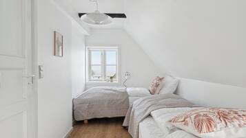 3 bedrooms, iron/ironing board, free WiFi