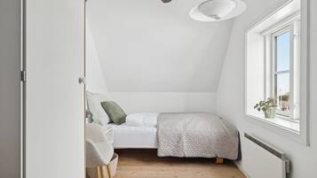 3 bedrooms, iron/ironing board, free WiFi