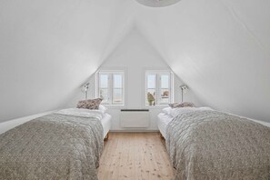 3 bedrooms, iron/ironing board, free WiFi