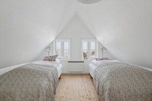 3 bedrooms, iron/ironing board, free WiFi