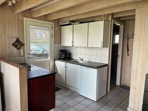 Réfrigérateur, four, plaque de cuisson, cafetière/bouilloire