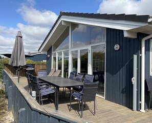 Outdoor dining - Lovely family holiday home 130 meters the beach (Børkop)