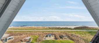 Seafront holiday home 4 ppl 30 m sea