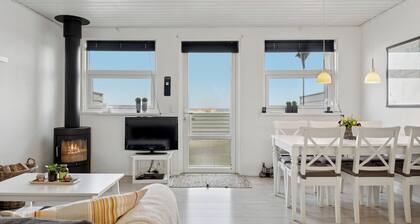Seafront holiday home 4 ppl 30 m sea