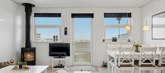 Seafront holiday home 4 ppl 30 m sea