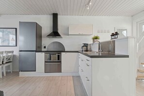 Réfrigérateur, four, plaque de cuisson, lave-vaisselle