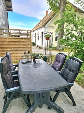 Outdoor dining - Kornloftet beautiful home in old barn (Fejø)