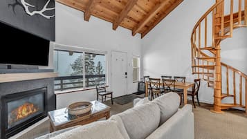 TV, fireplace, stereo