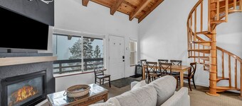 Lake Tahoe Retreat - Minutes to  the Lake & Slopes