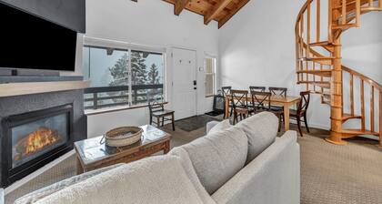 Lake Tahoe Retreat - Minutes to the Lake & Slopes