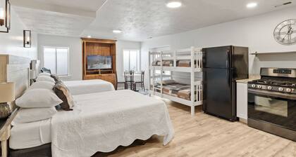 Grand Mountain Retreat: Hot Tub, Sleeps 21, Sofa Sleeper on Main Floor