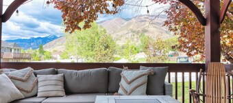Corner Canyon Retreat Hot Tub Deck RV Ski & Trails Ski Sleeps 21 Extra Spacious