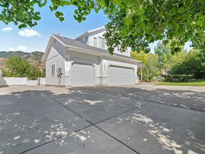 Unclassified image, 5 of 50, button - Grand Mountain Retreat: Hot Tub, Sleeps 21, Sofa Sleeper on Main Floor (Draper)