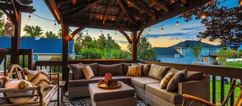 Spacious Family Home Hot Tub Ski Access Sleeps 18