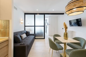 TV - Deluxe SOL, by MONARo 2BR 1BTH Exterior. (Madrid)