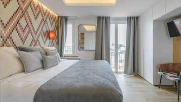 1 chambre, bureau, fer et planche à repasser, lit parapluie