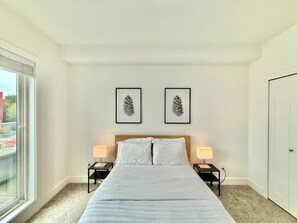 2 Schlafzimmer, Schreibtisch, Bügeleisen/Bügelbrett, WLAN