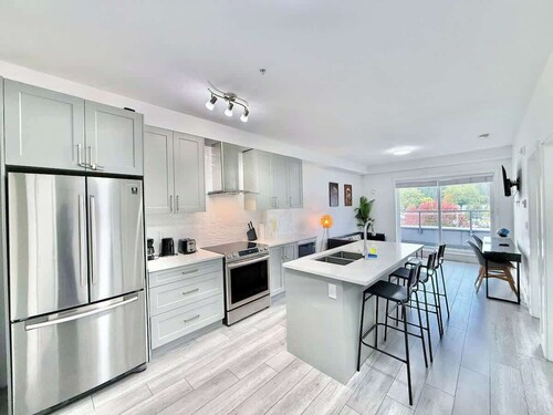 Downtown Condo near Vancouver Skytrain