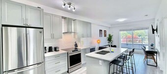 Downtown Condo near Vancouver Skytrain