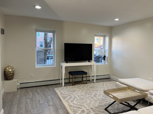 Fantastic 2-bedroom apartment in charming Astoria 15 min from Manhattan