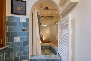 Shower, hair dryer, towels, soap - Casa Azul - Welcome To Rhome (Rome)