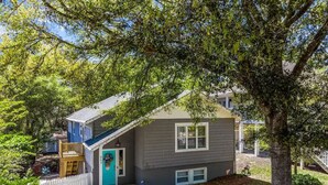 Exterior - 5 Bdrm Beach House-Walk to Beach-Pet Friendly (North Myrtle Beach)