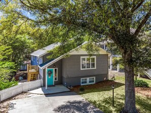 Exterior - 5 Bdrm Beach House-Walk to Beach-Pet Friendly (North Myrtle Beach)