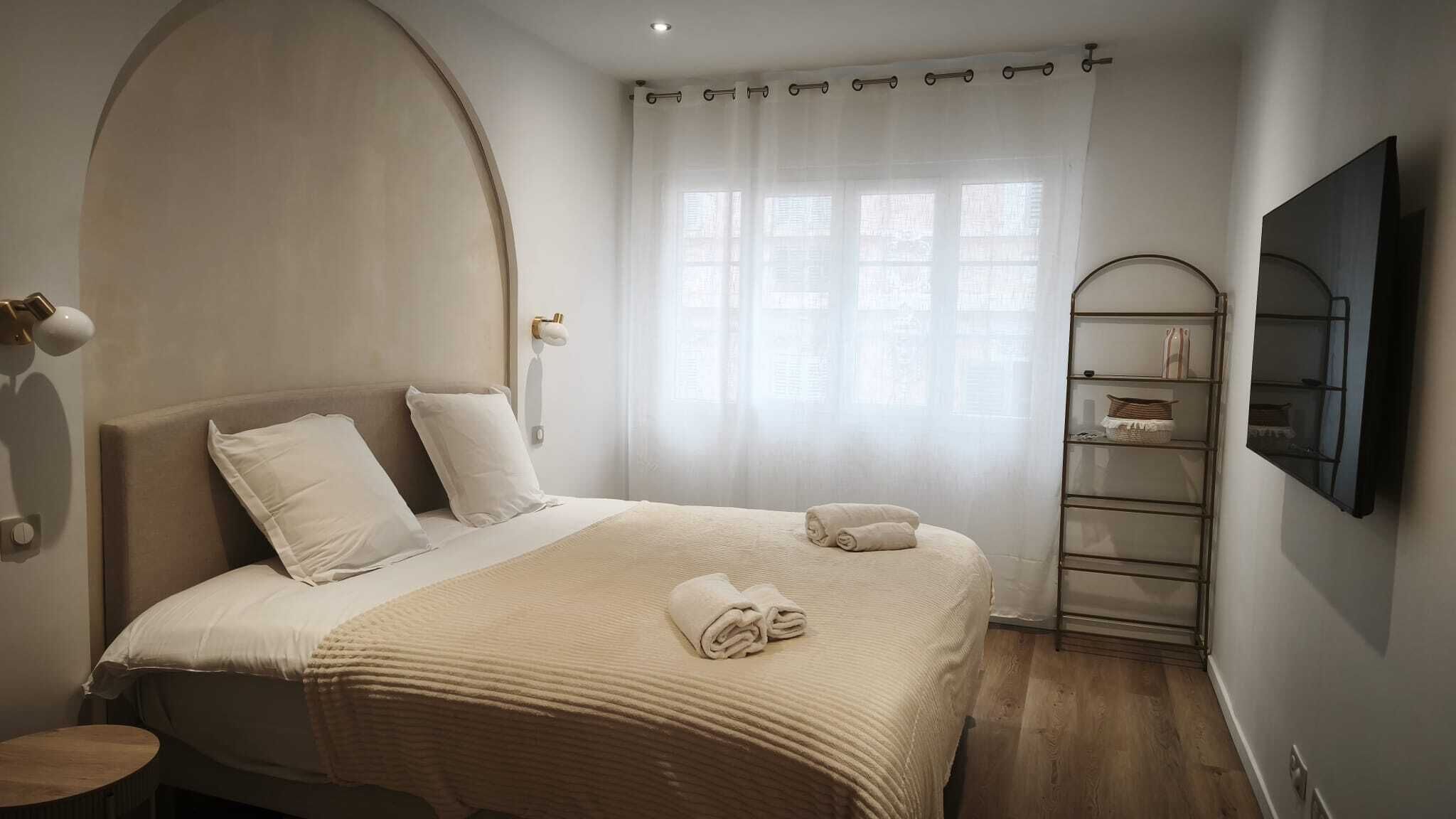 Schreibtisch, Bügeleisen/Bügelbrett, Reisekinderbett, kostenloses WLAN