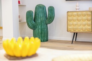 Interior - Fully Renovated Apt Min. frm Palais/Beach (Cannes)