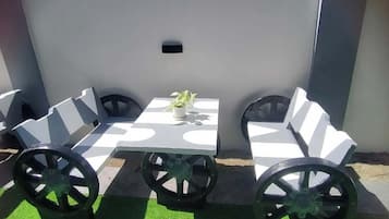 Deluxe Room | Terrace/patio